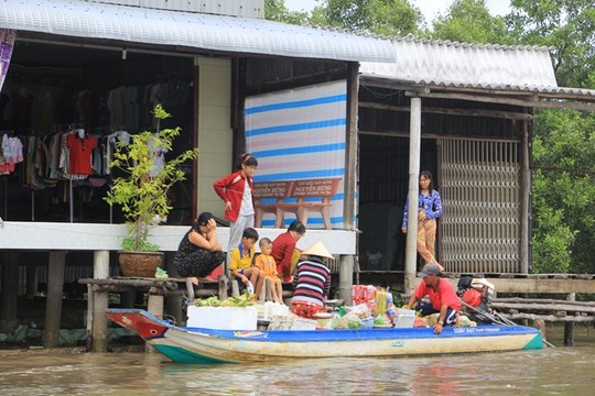 Cà[-]Mau:[-]Độc[-]đáo[-]cảnh[-]lấy[-]sông[-]làm[-]mặt[-]tiền[-]nhà